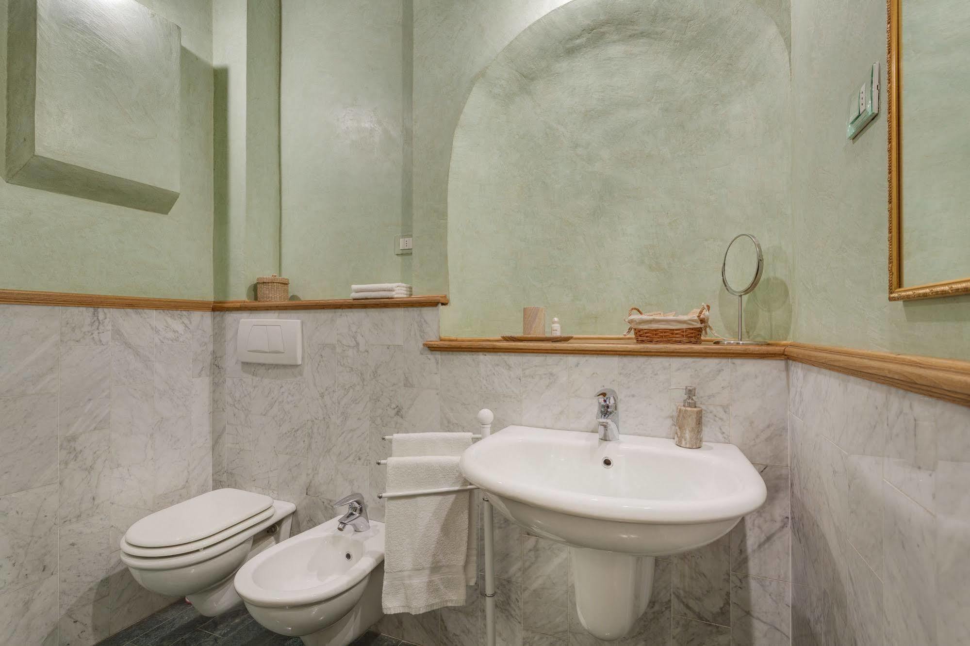 Cavour 10 2* Firenze